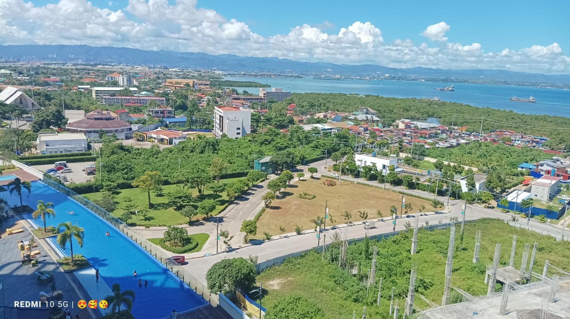 Mactan Newtown Beach Condo Lapu-Lapu City Esterno foto